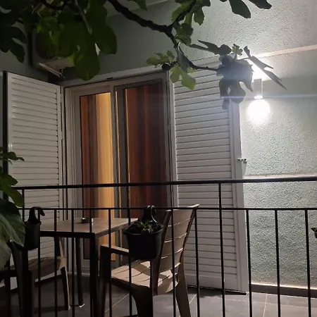Διαμέρισμα Tini Εξαμίλιο