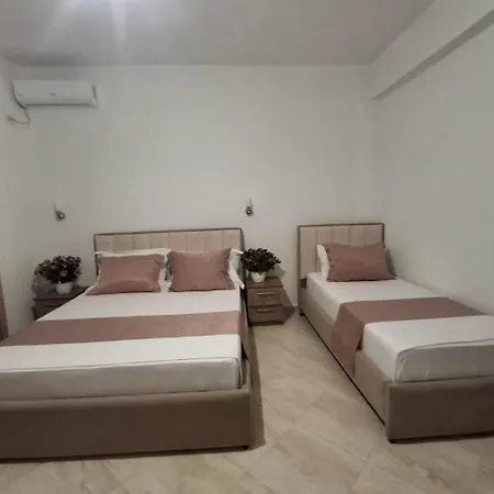 Tini Εξαμίλιο