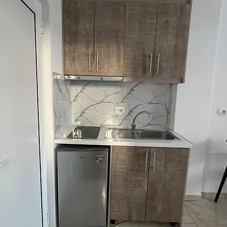 Tini Εξαμίλιο